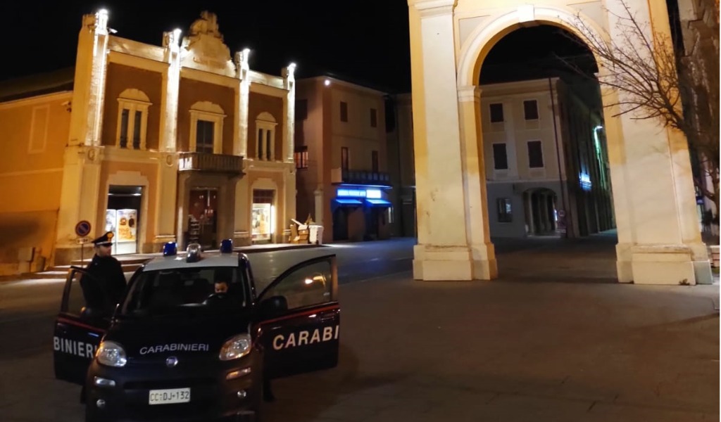 Fermato in strada fa finta di non capire l’italiano e fornisce false dichiarazioni: nei guai 35enne