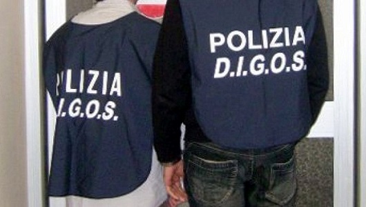 Manager violentemente aggredito in centro a Mantova: denunciato un 28enne che voleva “vendicarsi”