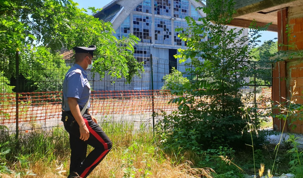 Ex mercato ortofrutticolo trasformato in market della droga: in manette 24enne FOTO