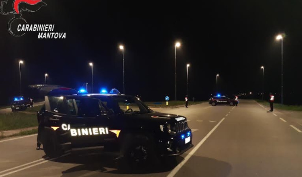 Fermati durante i controlli c’è chi suona il tamburo e chi tenta la fuga (ferendosi)
