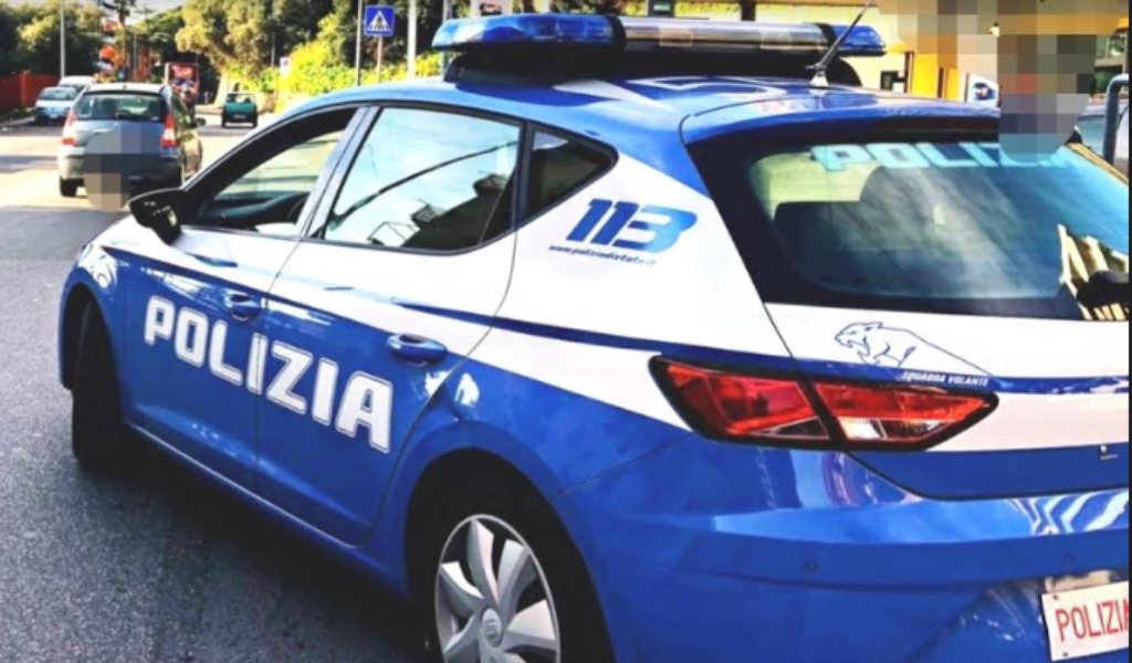 Colta in flagrante mentre tenta di rubare trucchi e saponi da Tigotà