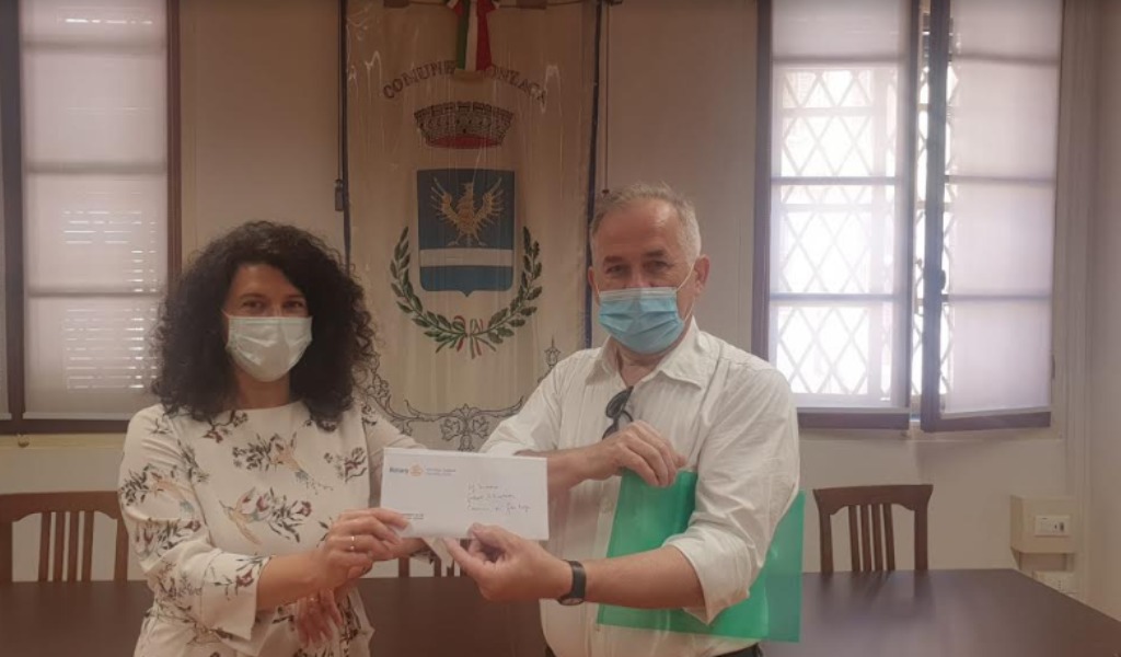 Parola d’ordine “solidarietà”: Rotary Suzzara-Gonzaga dona buoni spesa per le famiglie in difficoltà