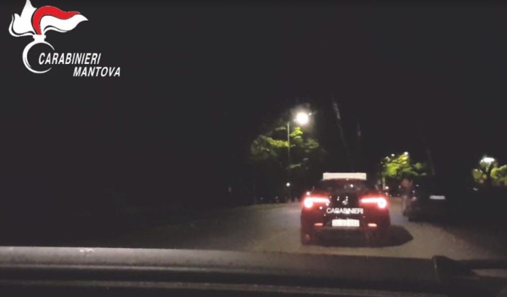 Prima rubano un’auto e delle slot machine poi tentano la fuga, ma alla fine..