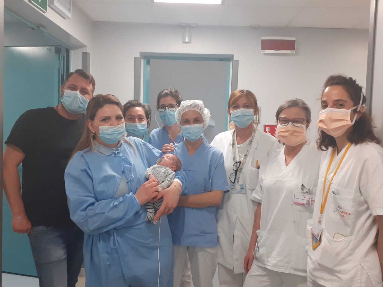 Piccolo miracolo a Mantova: Federico torna a casa, era nato prematuro a Capodanno