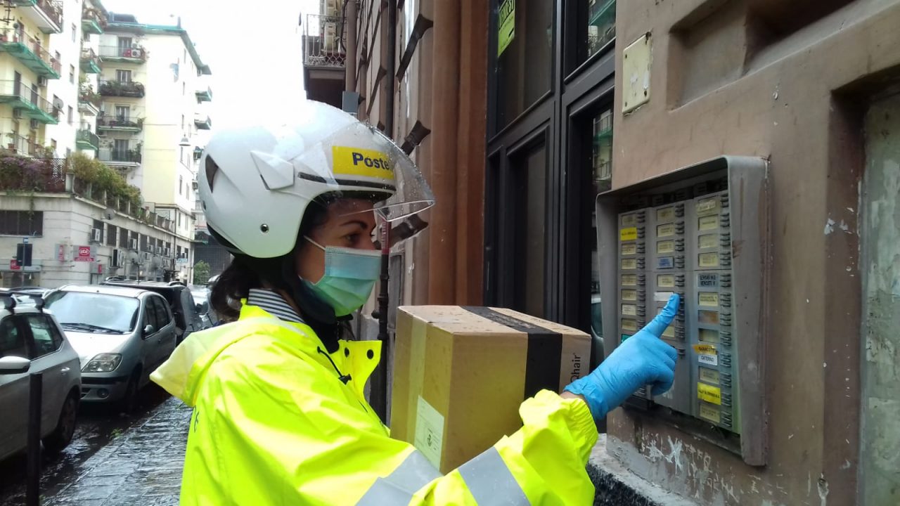 Nel lockdown vola l’e-commerce: boom di pacchi consegnati in provincia di Mantova