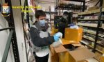 La Guardia di Finanza sequestra 120mila mascherine e migliaia di igienizzanti e li dona alla Protezione Civile VIDEO