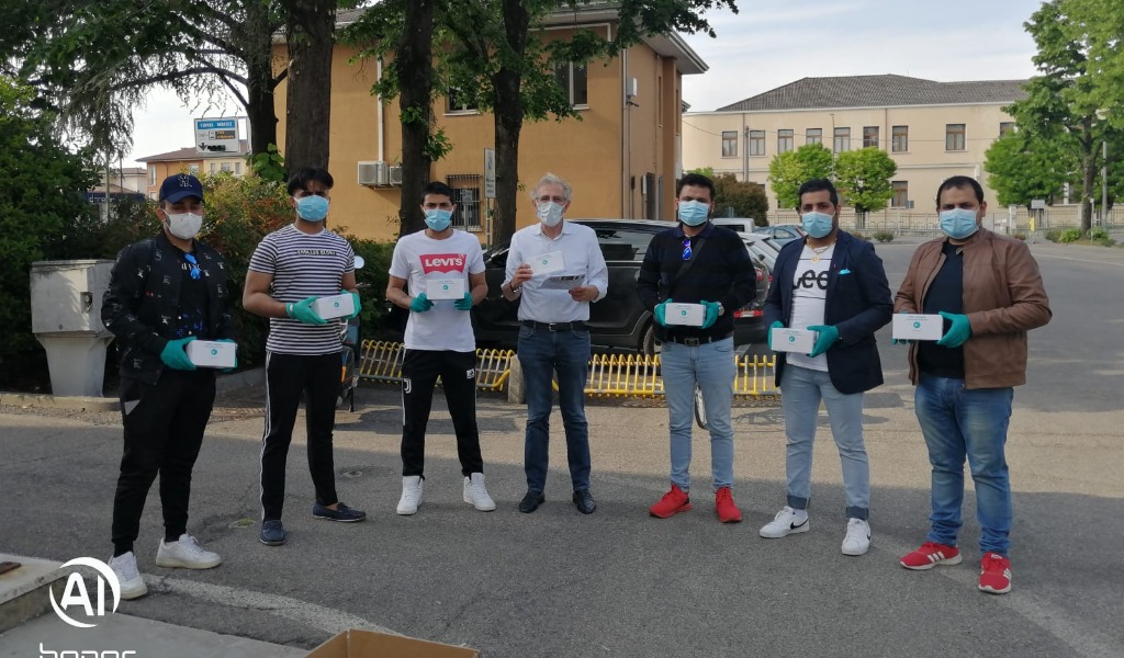 Il cuore grande della comunità indiana mantovana: donate 3mila mascherine VIDEO E FOTO