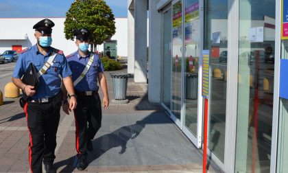 Ladro "vanitoso" ruba creme antirughe e profumi al Centro Commerciale VIDEO