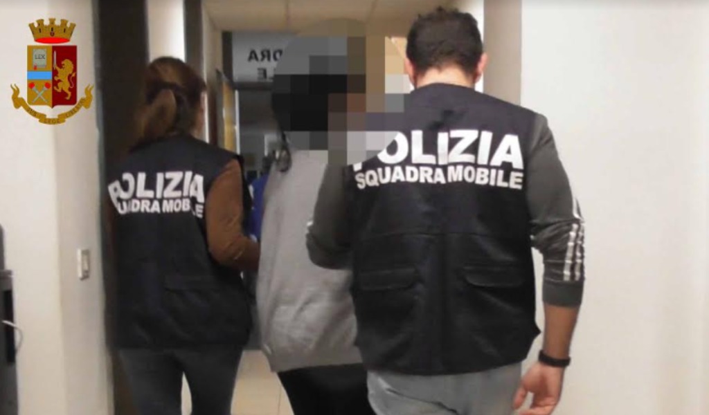Adescava minorenni sui social, 30enne mantovano trovato in possesso di materiale pedopornografico