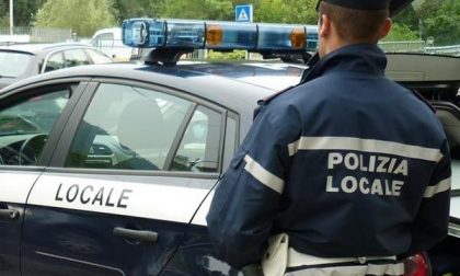 Causa un tamponamento a catena e scappa: è mantovano il camionista fuggitivo