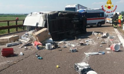 Tragedia sull'A22: 37enne perde la vita dopo essersi ribaltato col furgone FOTO