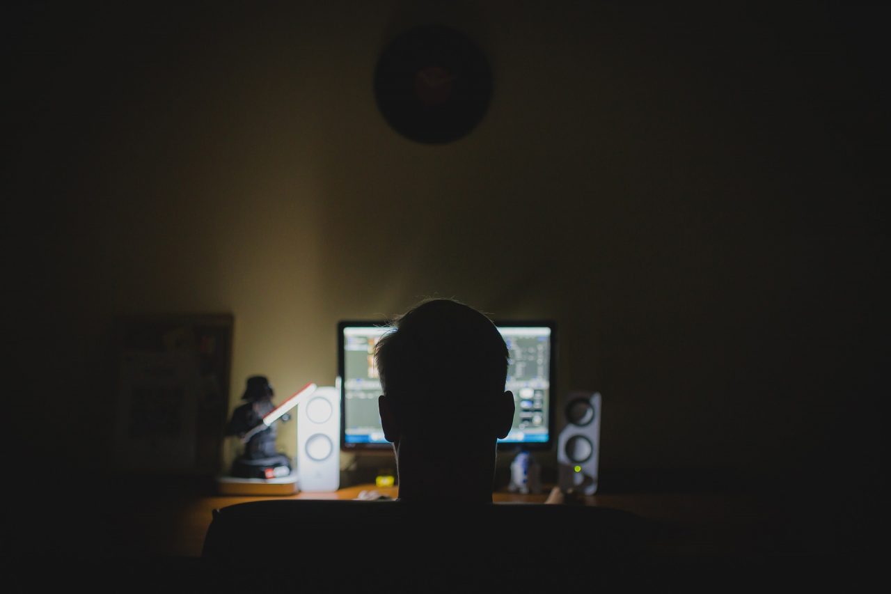 Accedono abusivamente a conto corrente privato e tentano trasferimento di denaro