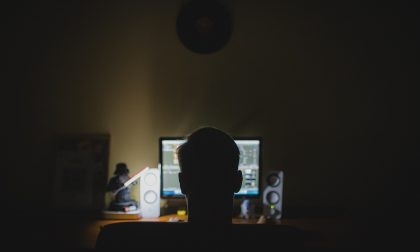 Accedono abusivamente a conto corrente privato e tentano trasferimento di denaro