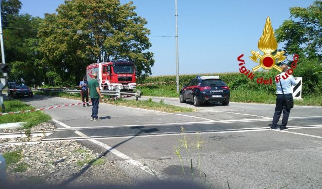 Tragedia sulla Milano - Mantova, 34enne alla guida di un’auto investita dal treno