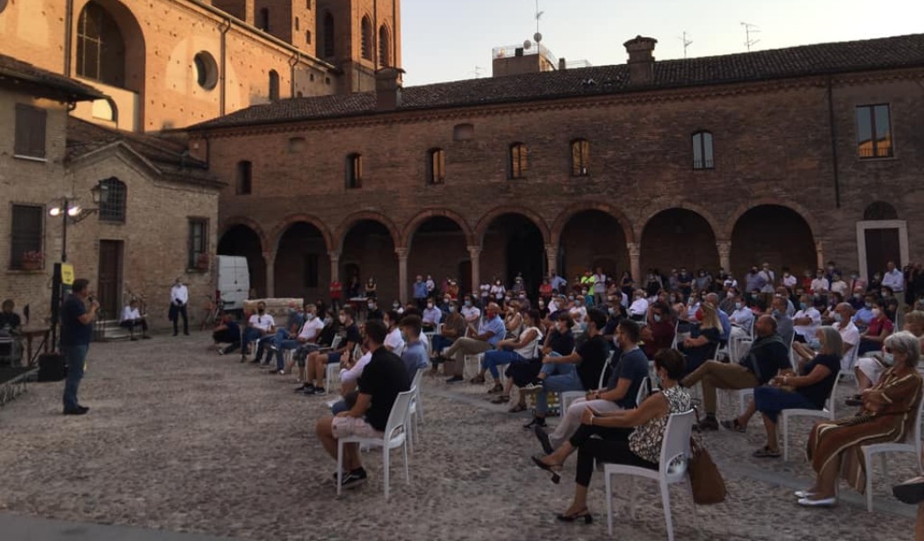 Calenda con Palazzi: “Rinnovare la politica significa portare capacità amministrativa” | Elezioni Mantova 2020