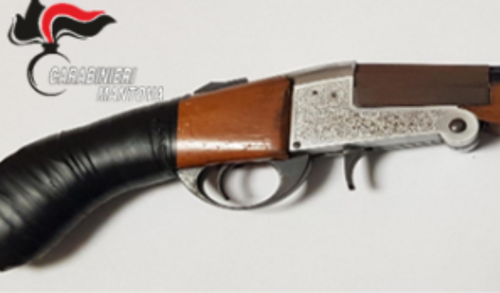 I Carabinieri intervengono per sedare una violenta lite tra i coniugi ma ciò che scoprono con lascia scampo al marito