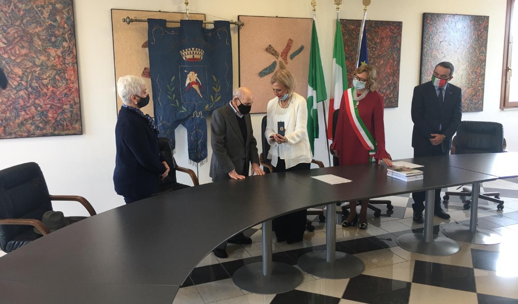 Consegnata la Medaglia d’Onore al signor Pagani, sopravvissuto a un campo di concentramento
