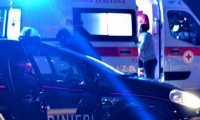 14enne preso a schiaffi da un ubriaco, il padre lo affronta e si scatena una rissa