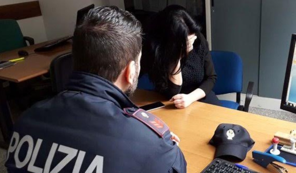 Stalker mantovana minaccia e insulta la nuova compagna dell’ex marito