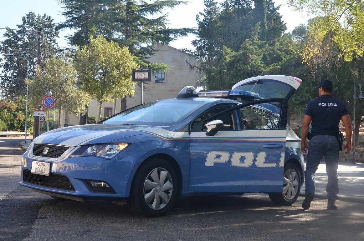 Ruba un rasoio, poi si pente e lo riconsegna al negozio