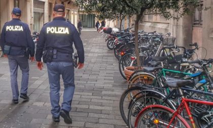 Grazie ai controlli in centro scoperto un pregiudicato camminare con due coltelli in tasca