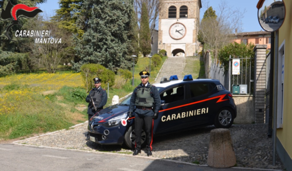 Scoperto con un coltello a serramanico nell’auto: 19enne nei guai