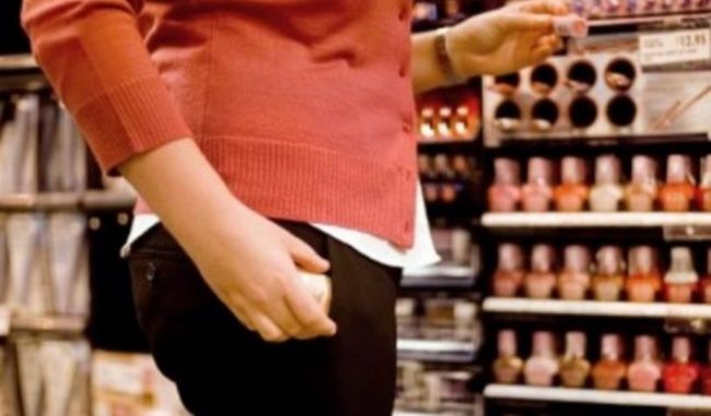 31enne fermata dopo un furto nel supermercato