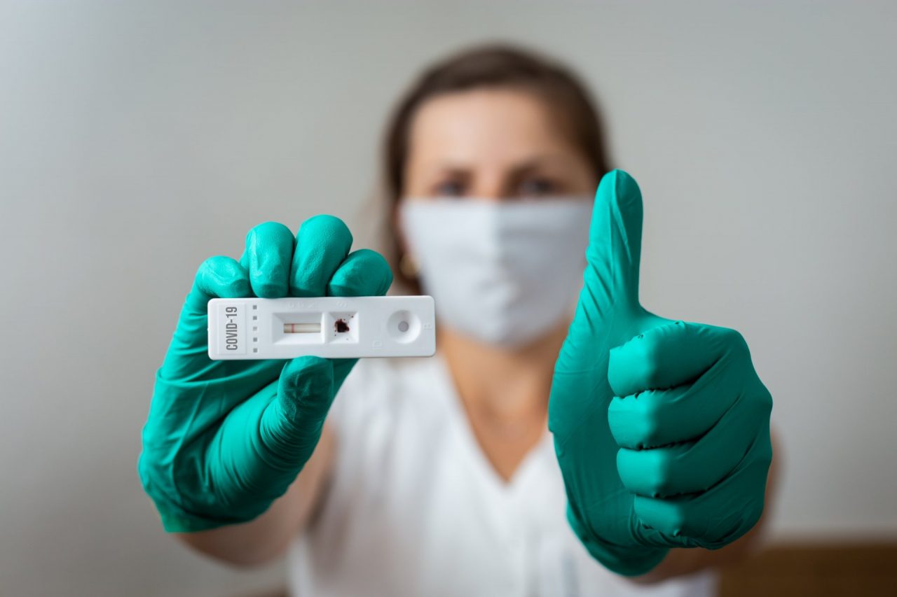 Da lunedì in Lombardia tamponi rapidi (anche nelle scuole) per individuare il Covid