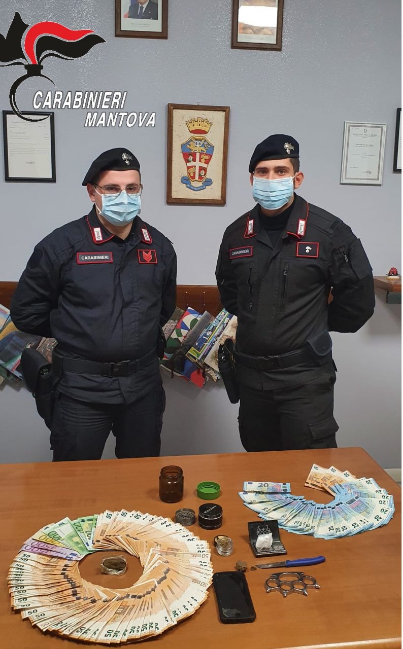 Carabinieri intervengono per una lite in famiglia ma scoprono un piccolo magazzino della droga