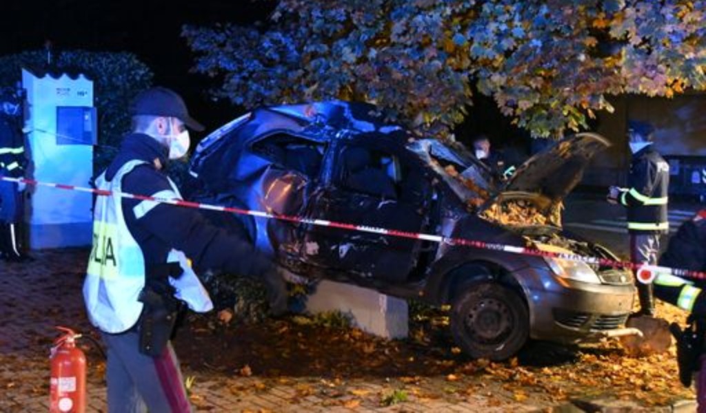 Due tragici incidenti: muore il padre e si salva il figlio, lui beve e perde la vita l’amica