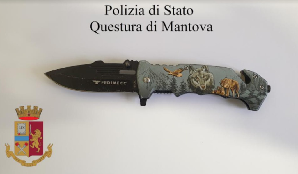 Va in Tribunale e si “dimentica” che ha con sé un coltello a serramanico di 20 cm