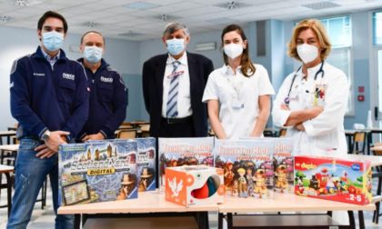 Iveco dona giochi ai bambini di pediatria del Carlo Poma