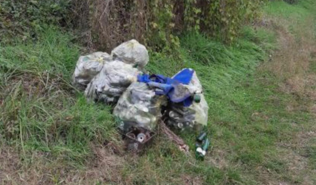 Rifiuti buttati nella notte, la “minaccia” di Palazzi: “State certi che vi beccheremo e allora pagherete”