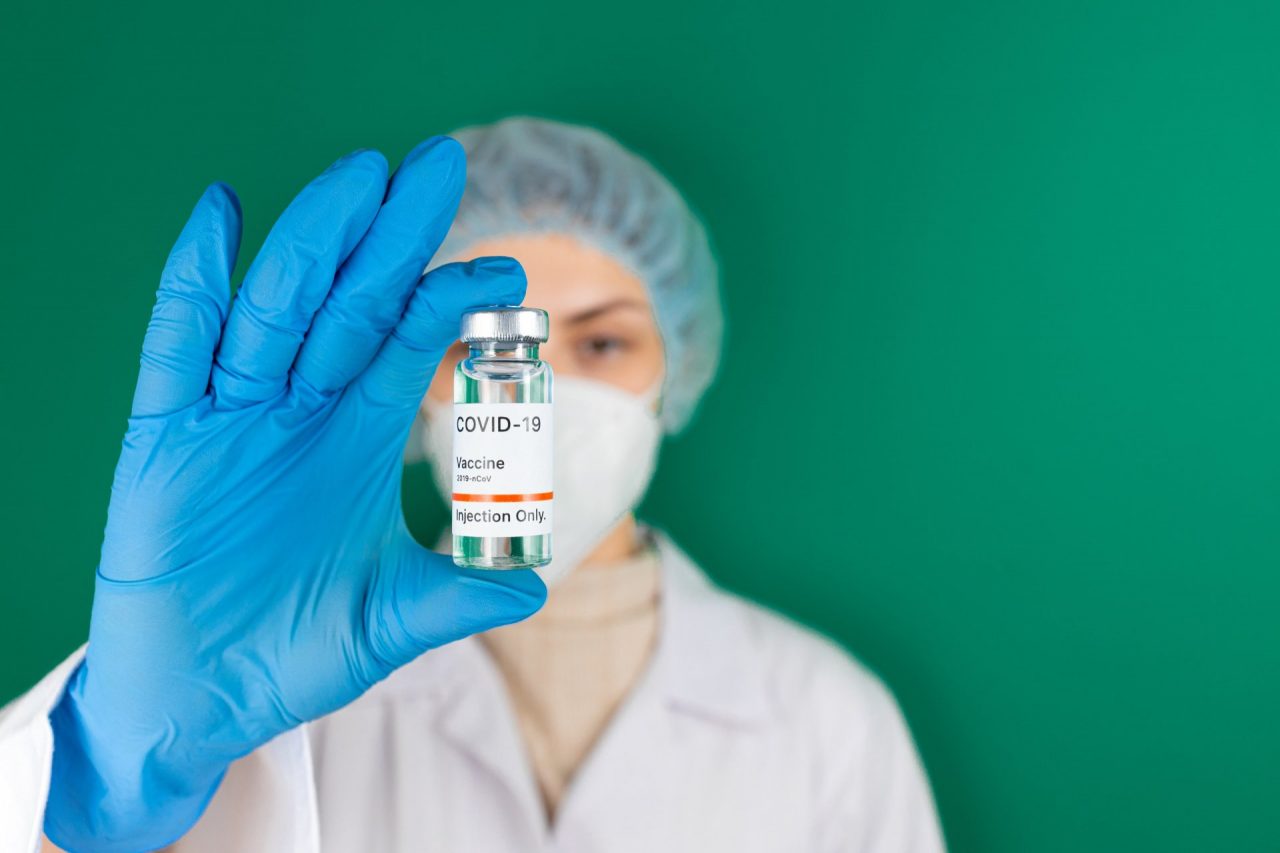 Vaccino anti Covid, le prime dosi somministrate a operatori ospedalieri e Rsa