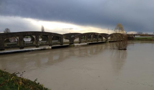 Preoccupante innalzamento del Secchia, chiuso il Ponte di Bondanello di Moglia FOTO