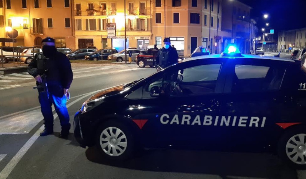 In giro nonostante la sua quarantena, 53enne denunciata dai Carabinieri