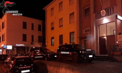 20enne si butta in una folle fuga in auto per le vie del centro rischiando di investire una ragazza