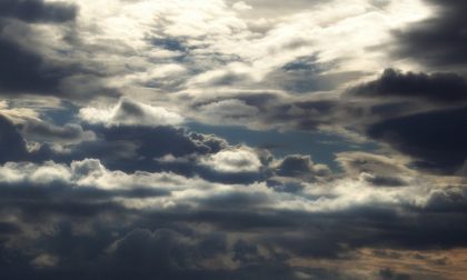 Via il sole, tornano le nuvole e qualche debole pioggia | Meteo Lombardia