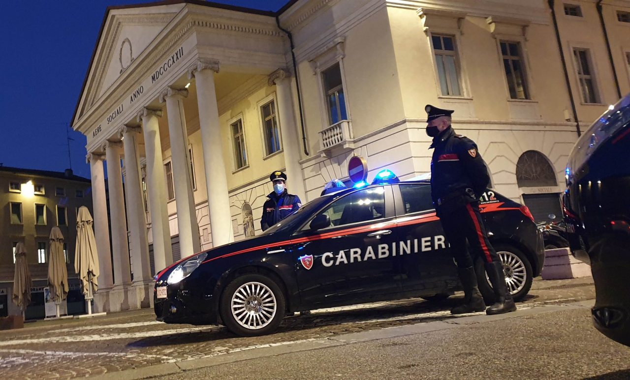 Ragazzino di 16 anni finisce in carcere dopo una rapina e un furto con strappo