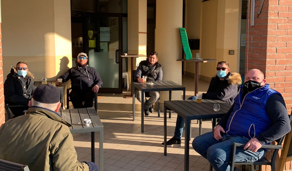 Protesta #Ioapro Mantova, ristoratore va avanti anche dopo 30 multe: “Non ho altra scelta”