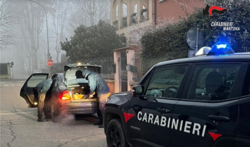 Trovati in possesso di oggetti atti ad offendere: due pregiudicati denunciati