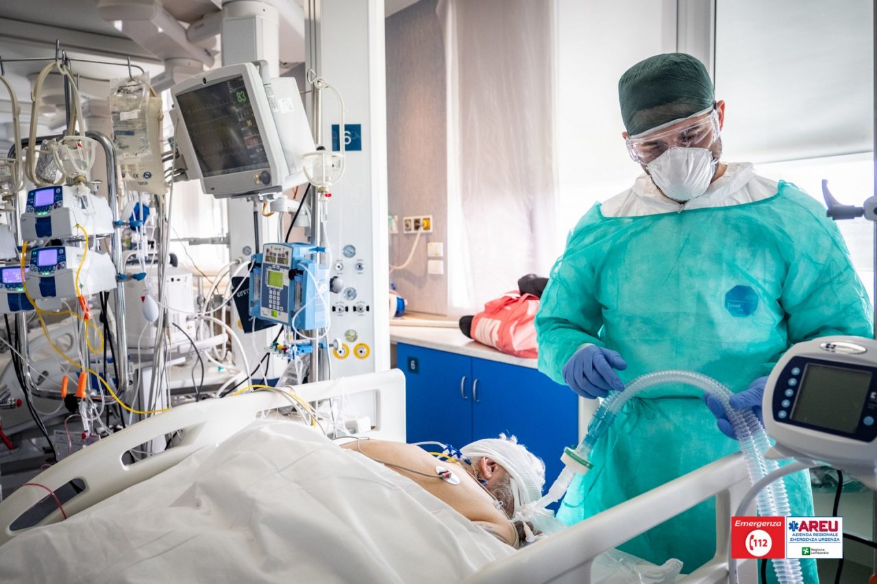 Medico muore dopo vaccino Covid a Mantova: disposta l’autopsia