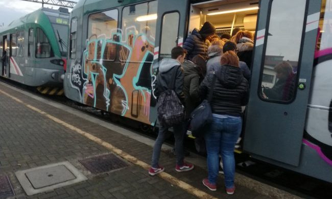 Il rientro si avvicina, Fiasconaro (M5S) richiede un piano trasporti all’assessore Terzi