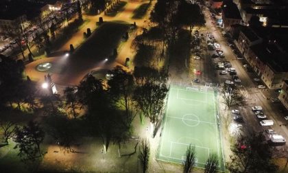 Nuove luci per il campo da calcio di piazza Virgiliana