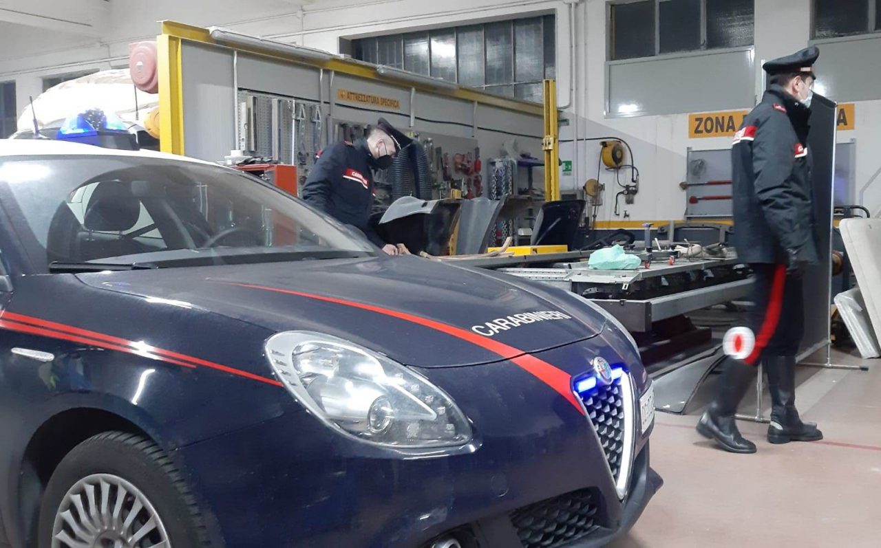 Furto in una carrozzeria: una denuncia e un arresto