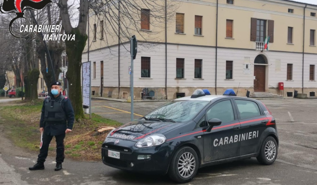 Assembramento in un bar, tre clienti nei guai