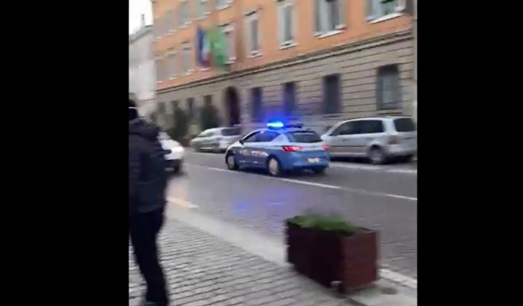 Il video del folle inseguimento per il centro di Mantova, denunciato pregiudicato