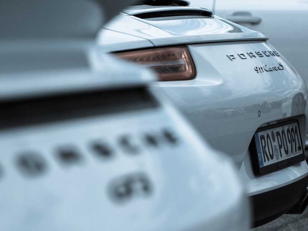 Si fanno accreditare l’anticipo per una Porsche che non verrà mai consegnata, due denunce