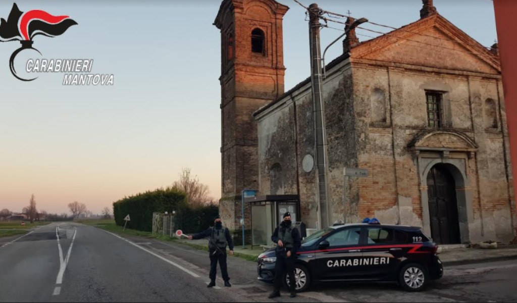 Gli intimano l’Alt e al posto che fermarsi accelera rischiando di investire un Carabiniere