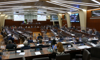 Bagarre in Regione Lombardia durante la sfiducia a Fontana